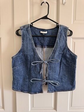 American Eagle Women’s Bow Tie Denim Vest M